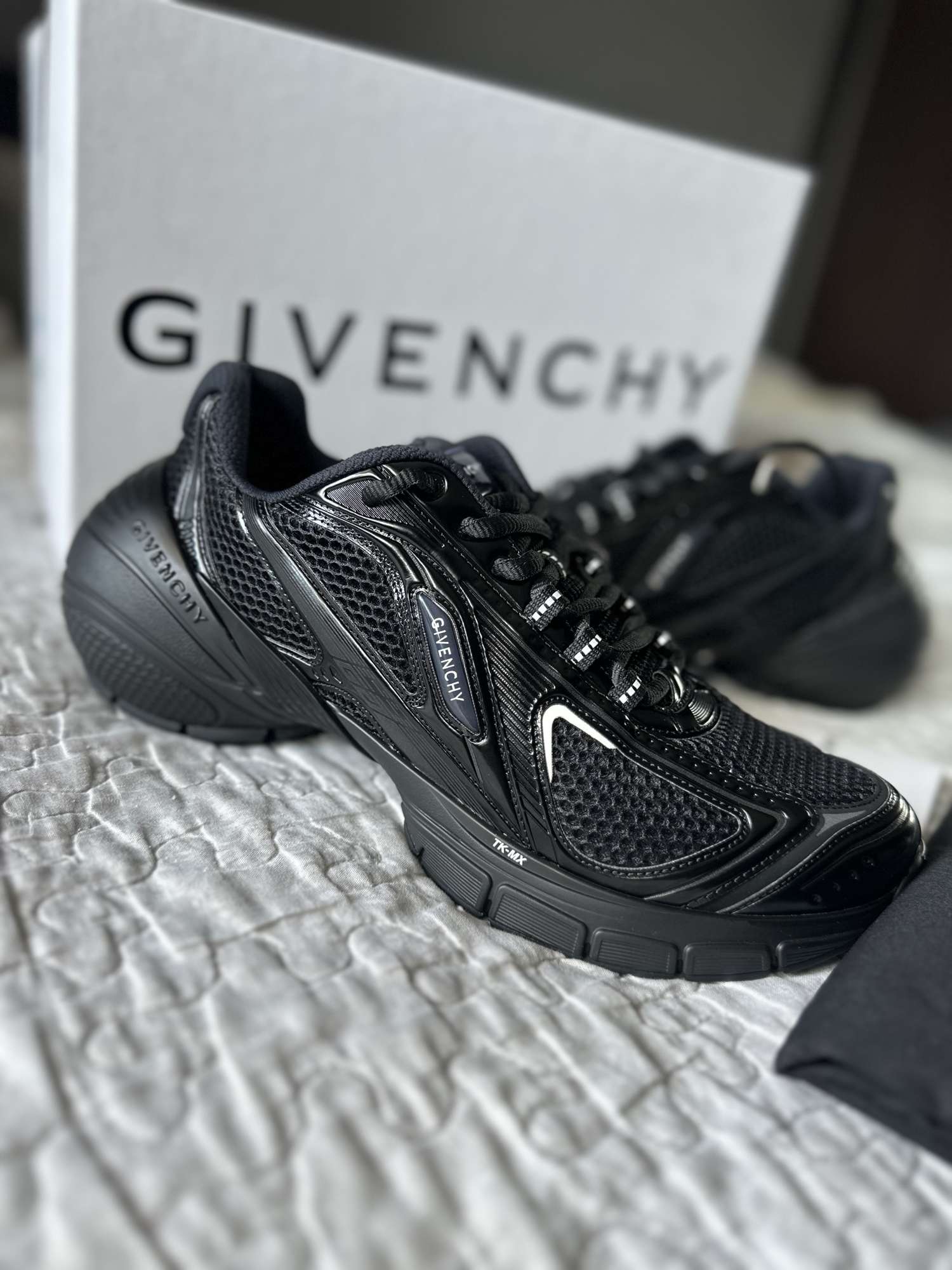 GIVENCHY TK-MX runner