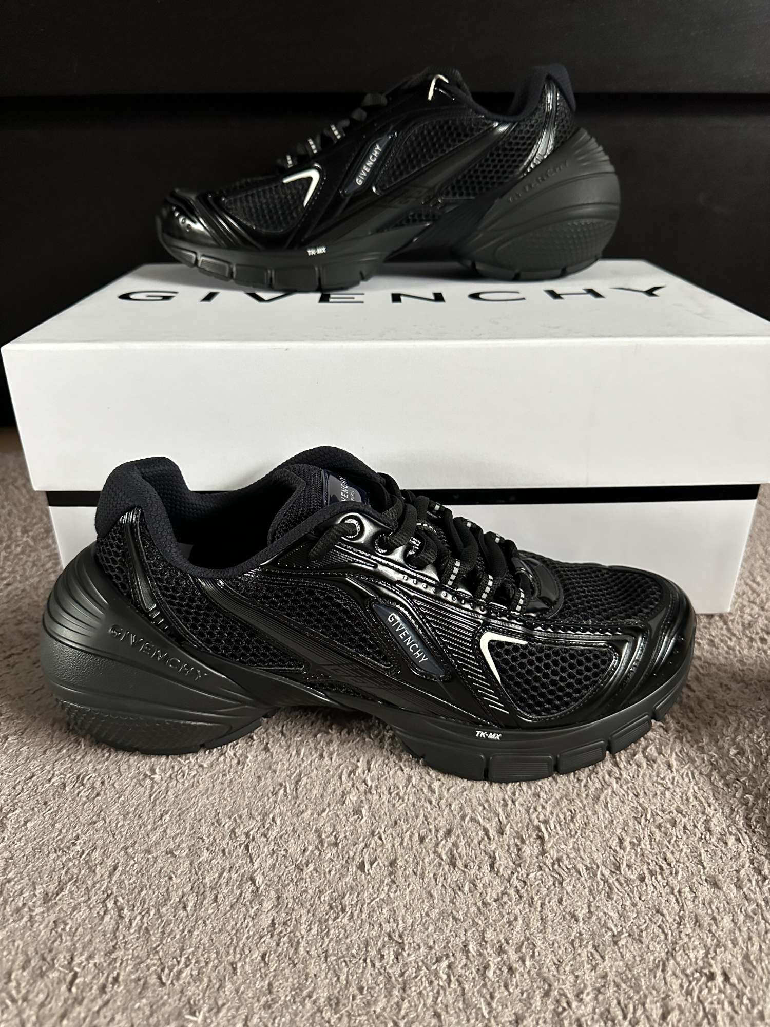 GIVENCHY TK-MX runner