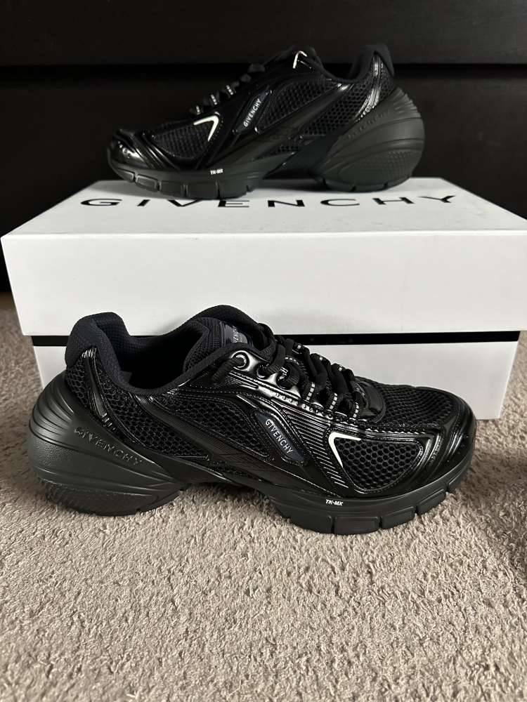 GIVENCHY TK-MX runner