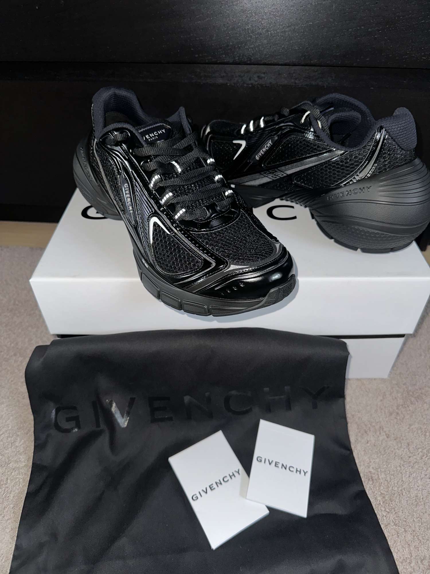 GIVENCHY TK-MX runner