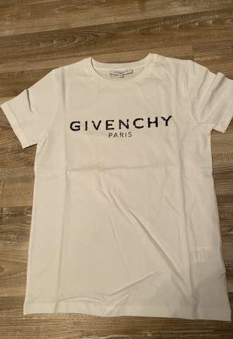 https://www.vipluxury.sk/Givenchy biele tričko