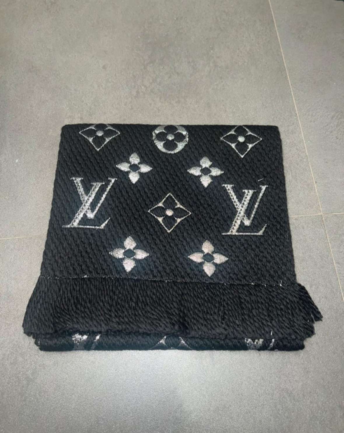 Louis Vuitton šál