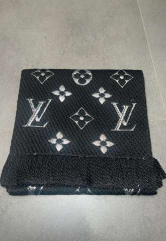 https://www.vipluxury.sk/Louis Vuitton šál