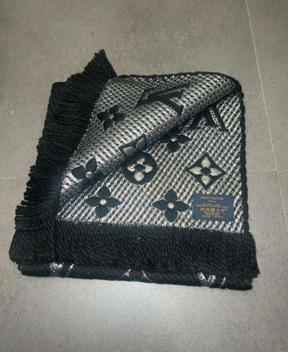 Louis Vuitton šál