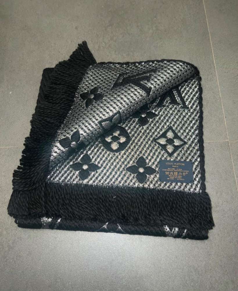 Louis Vuitton šál