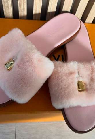 https://www.vipluxury.sk/Louis Vuitton slapky