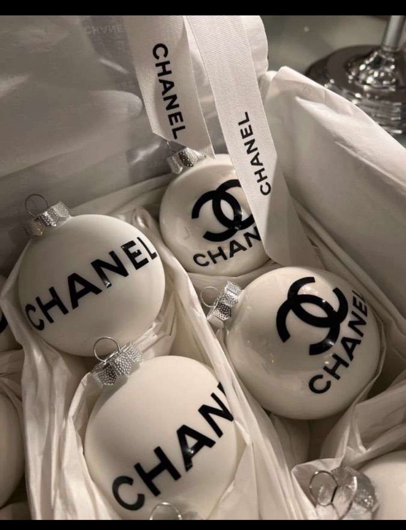 Chanel vianocne gule