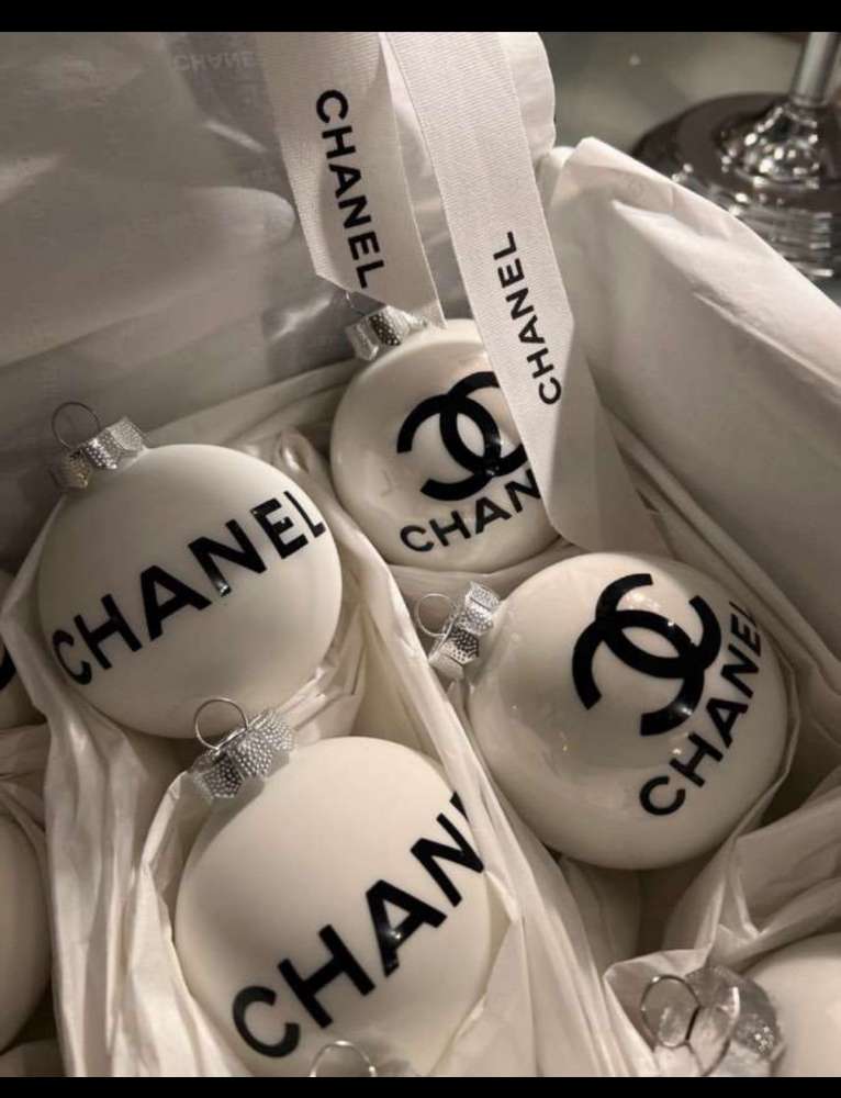 Chanel vianocne gule