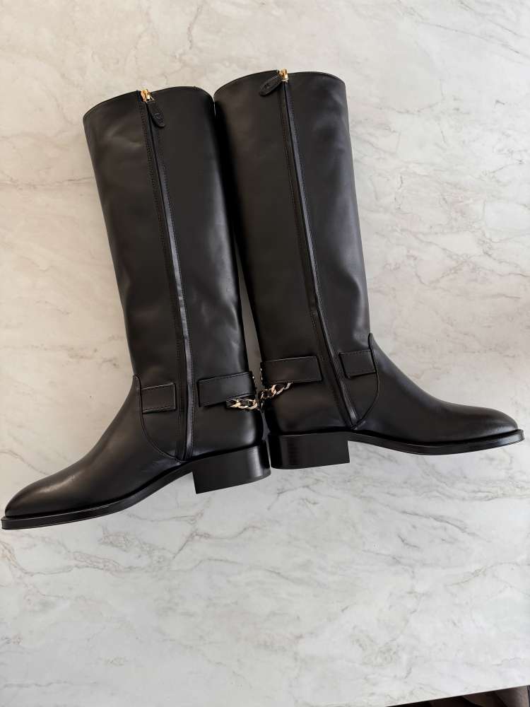 Chanel čižmy aktuálna kolekcia