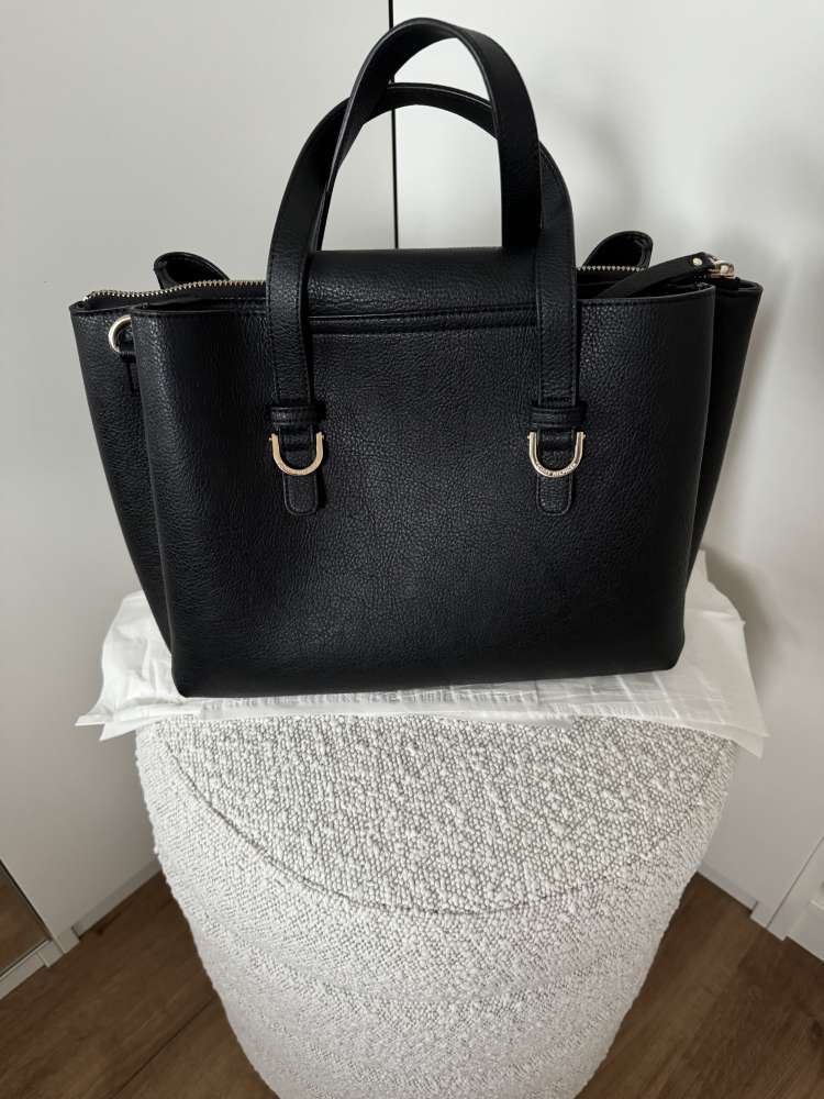 Čierna kabelka Tommy Hilfiger