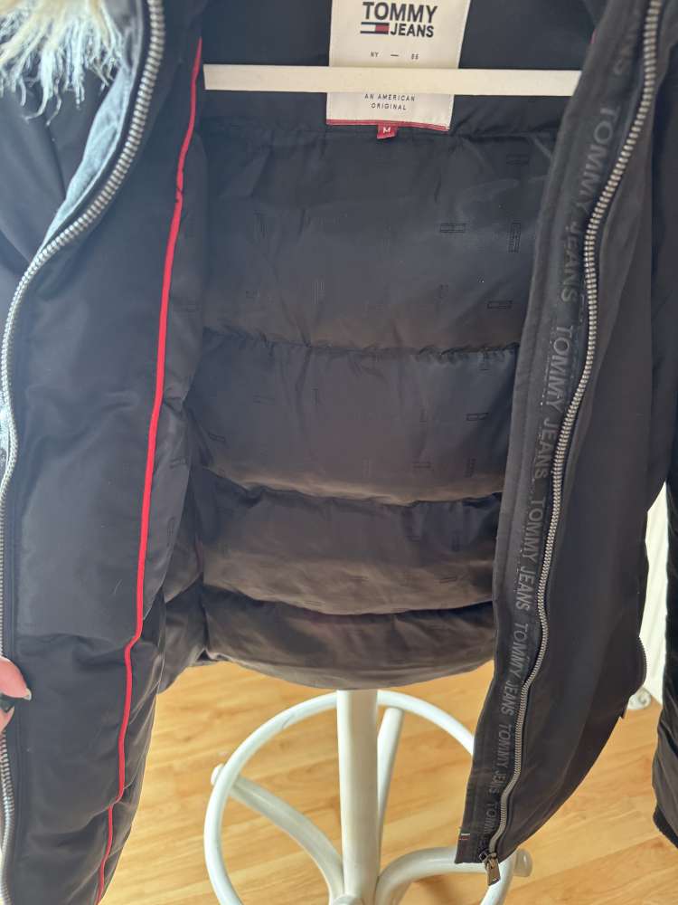 Zimná bunda Tommy Jeans, veľ. M