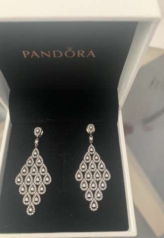 https://www.vipluxury.sk/Strieborné náušnice so 408ks zirkónov Pandora