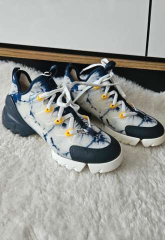 https://www.vipluxury.sk/Dior D-connect