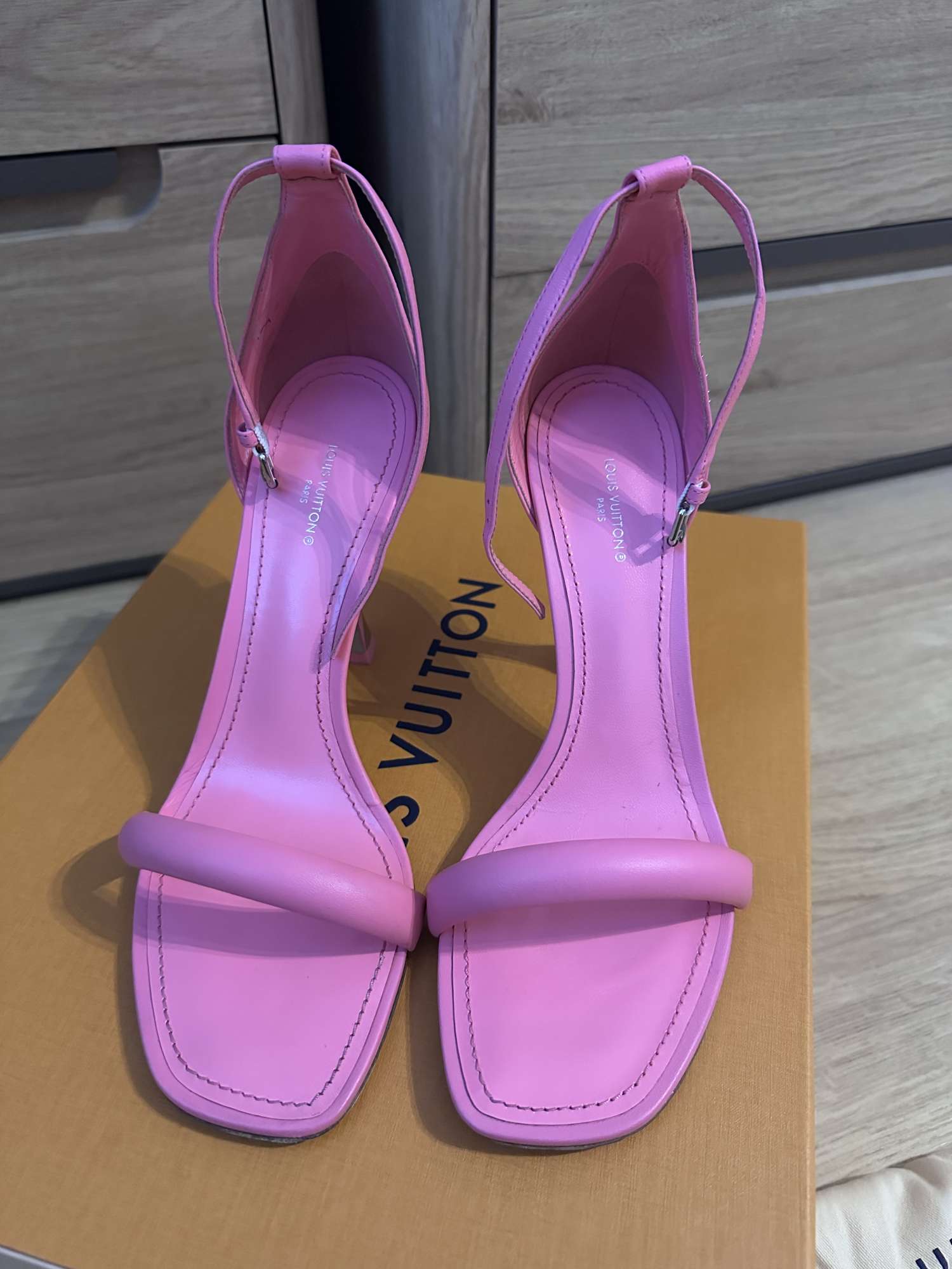 Louis Vuitton sandále na podpätku