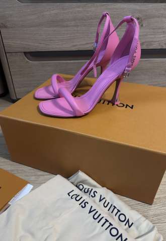 https://www.vipluxury.sk/Louis Vuitton sandále na podpätku