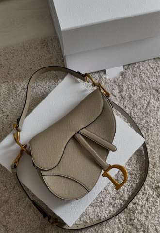 https://www.vipluxury.sk/Christian Dior saddle