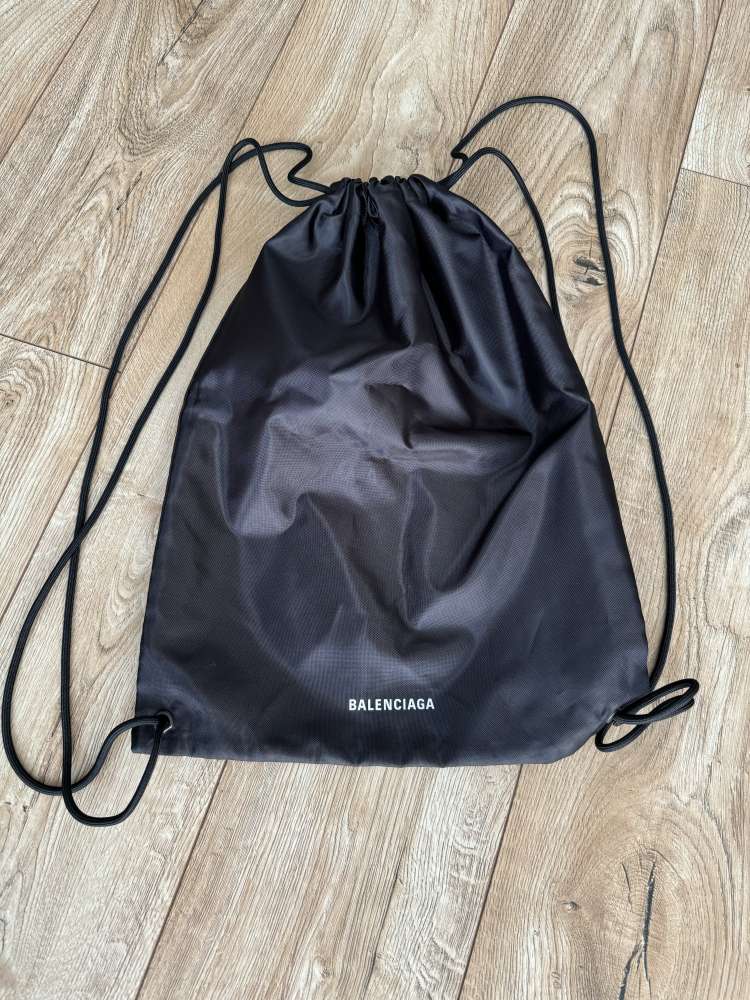 Balenciaga vrecúško