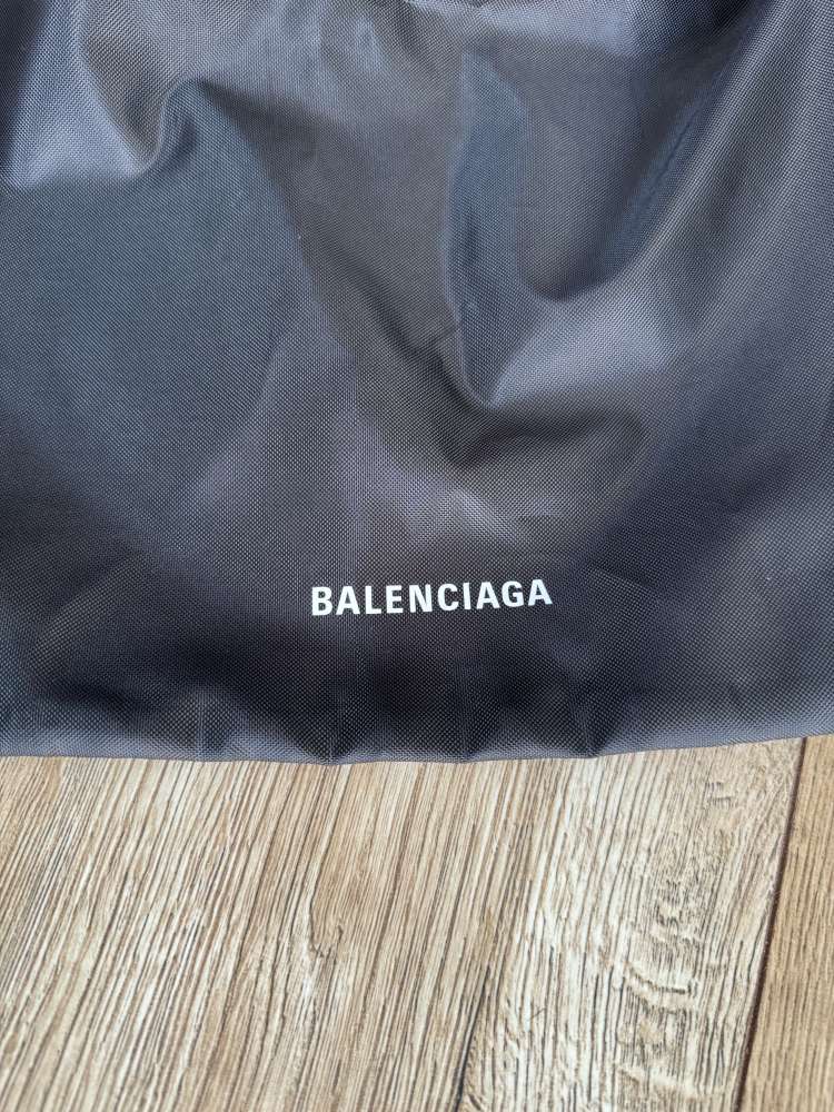 Balenciaga vrecúško
