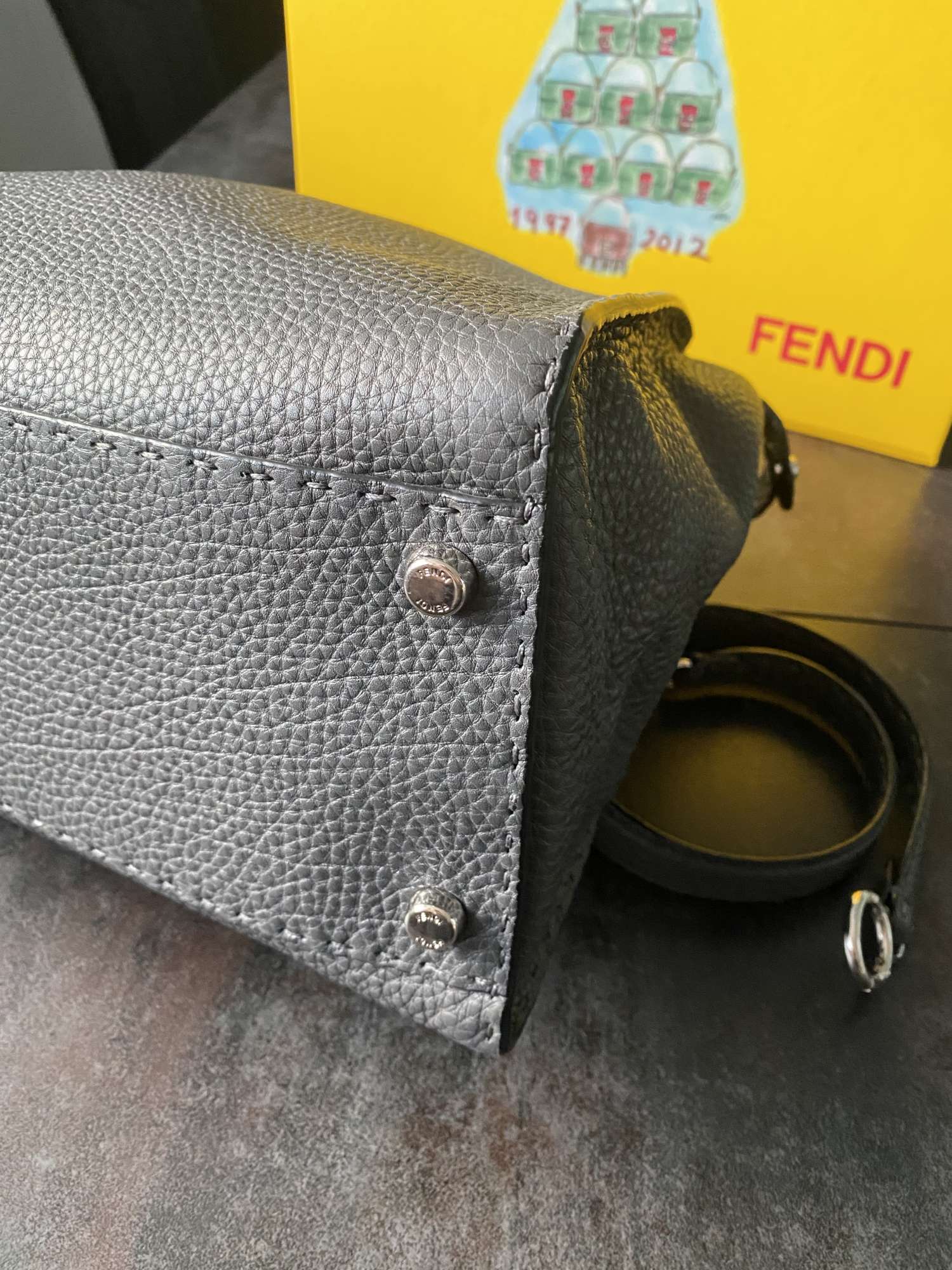 Kabelka Fendi Peekaboo