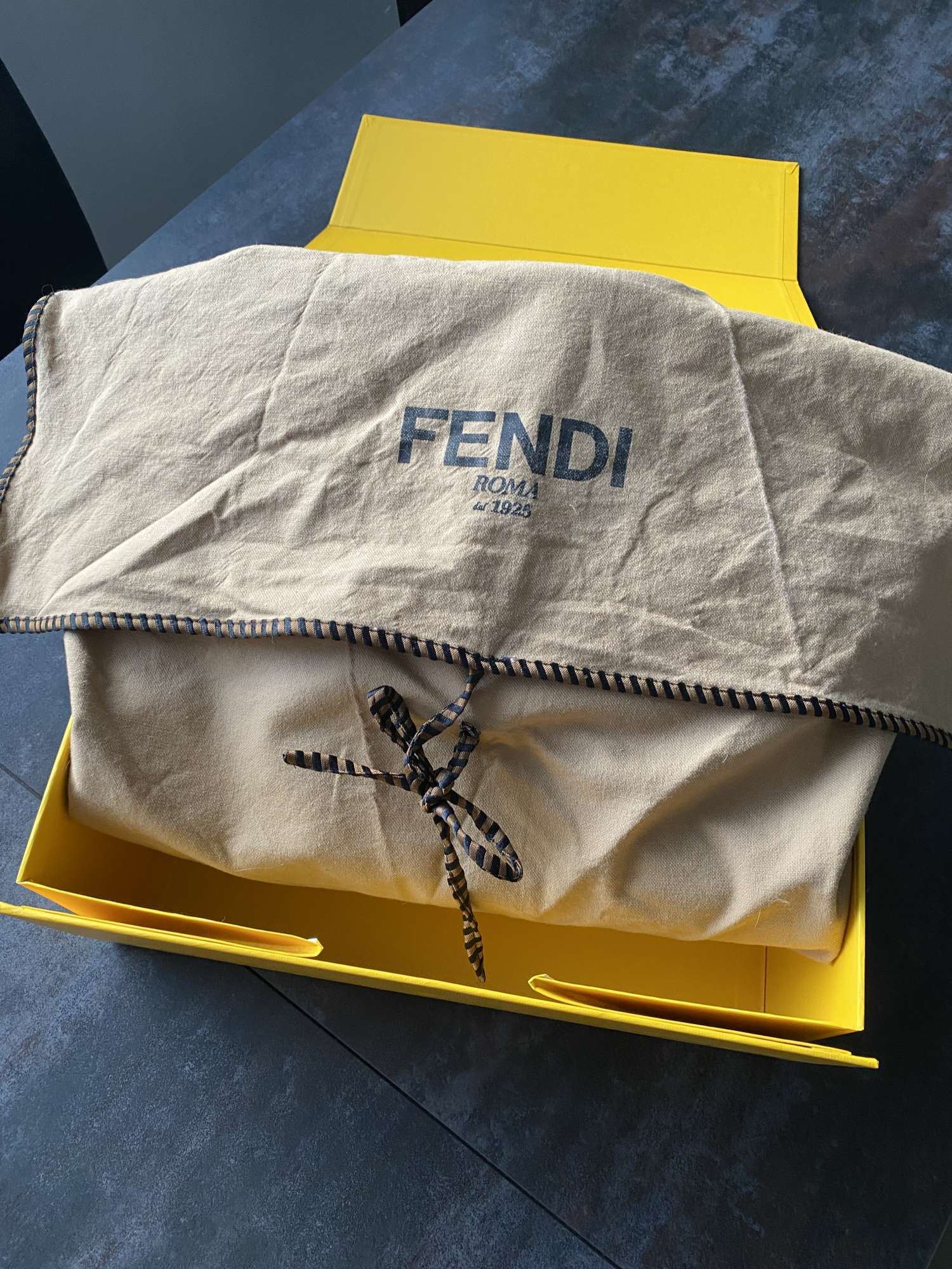 Kabelka Fendi Peekaboo
