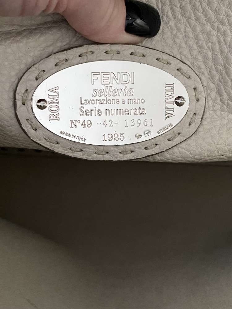 Kabelka Fendi Peekaboo