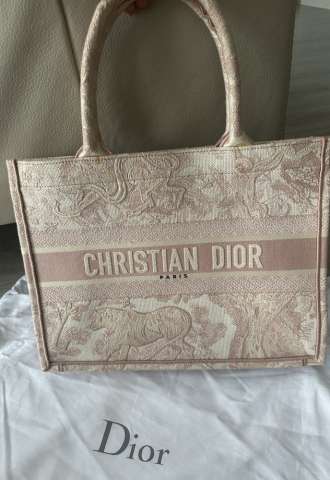 https://www.vipluxury.sk/Dior totebook medium