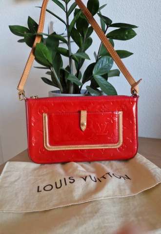 https://www.vipluxury.sk/Louis Vuitton LV Hand Bag Mallory Square Red Vernis