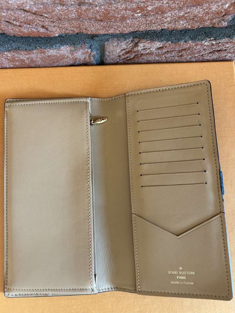 Louis Vuitton Vertical wallet penaženka