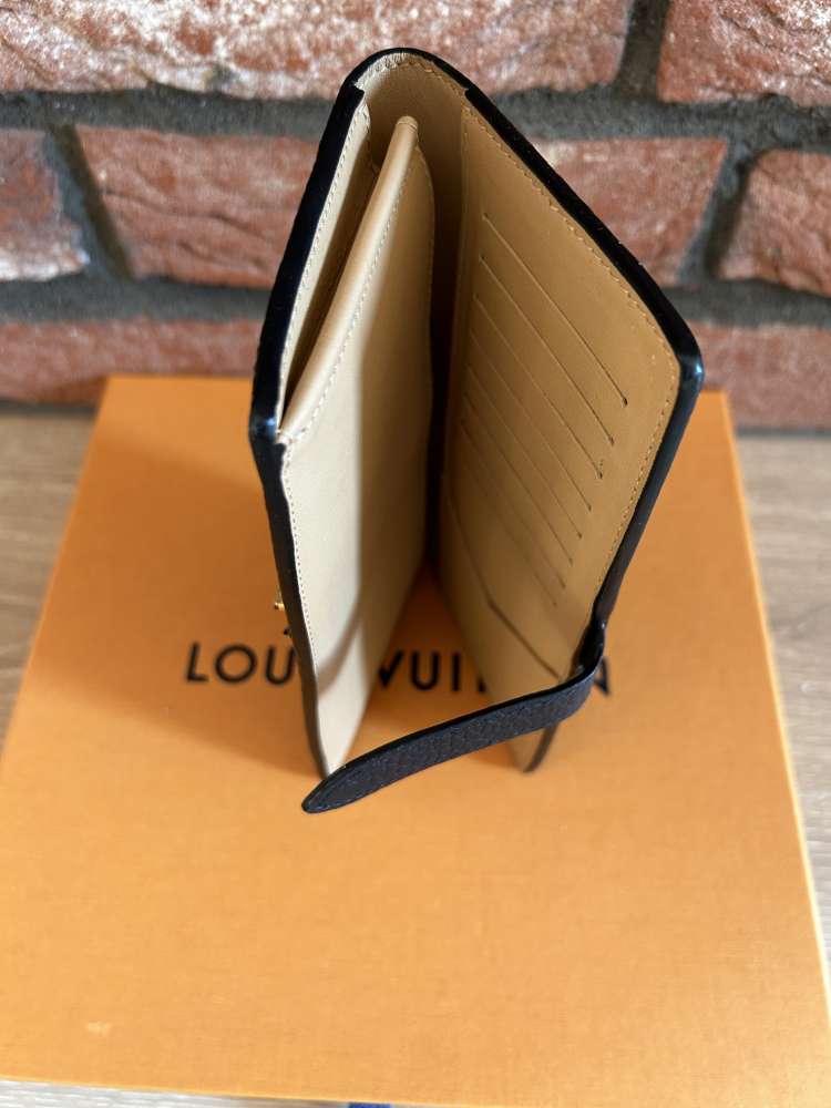 Louis Vuitton Vertical wallet penaženka