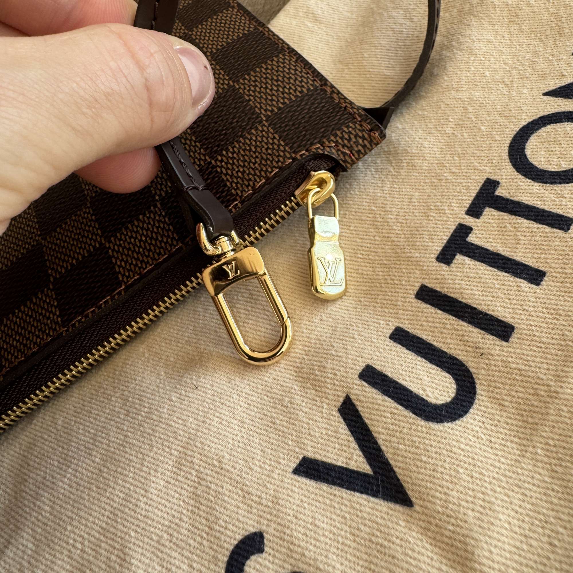 LOUIS VUITTON Neverfull MM Damier Cherry