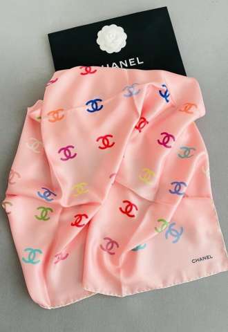 https://www.vipluxury.sk/CHANEL HODVÁBNA ŠATKA