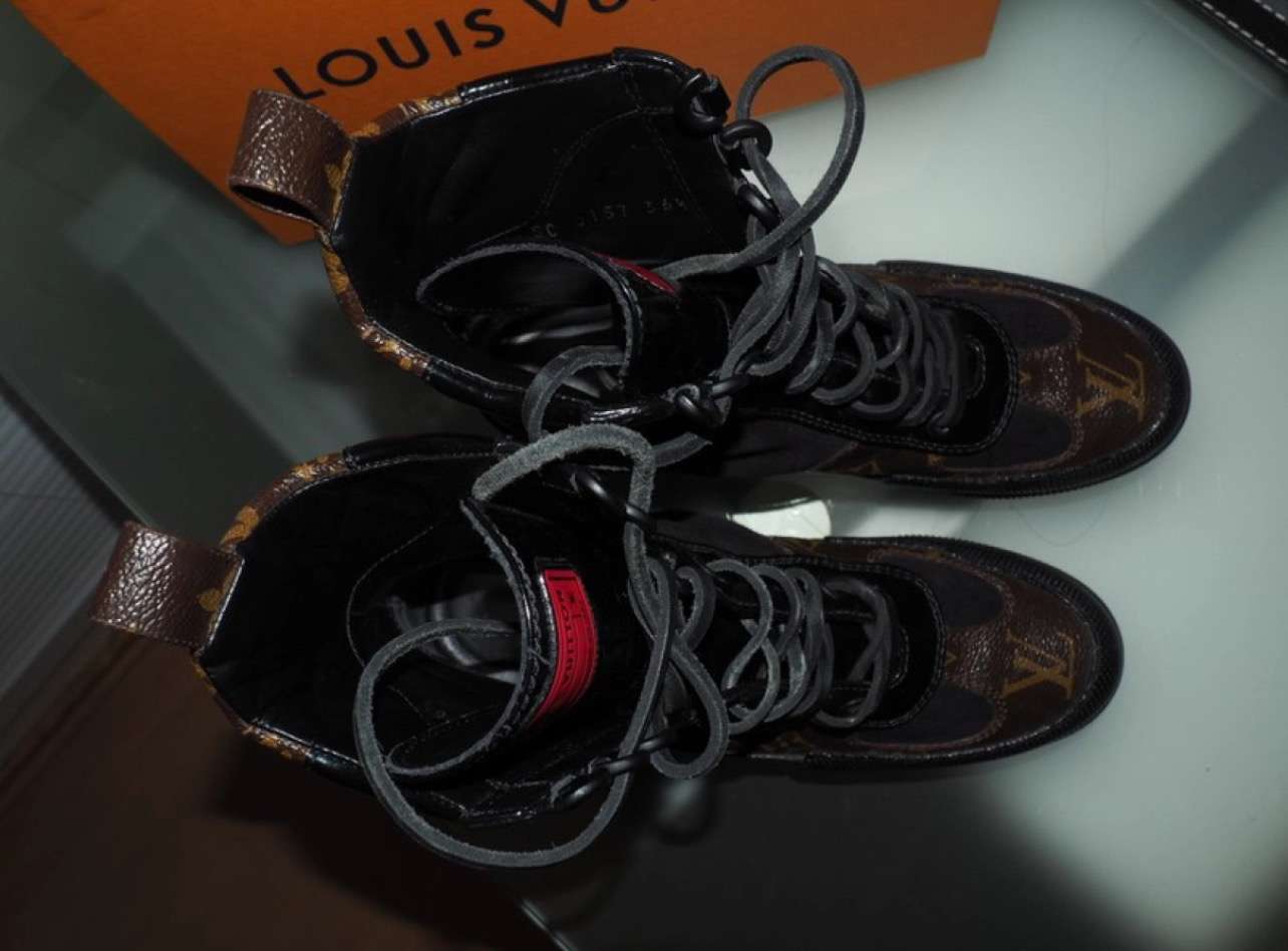 Louis Vuitton Laureate ankle leather desert boots