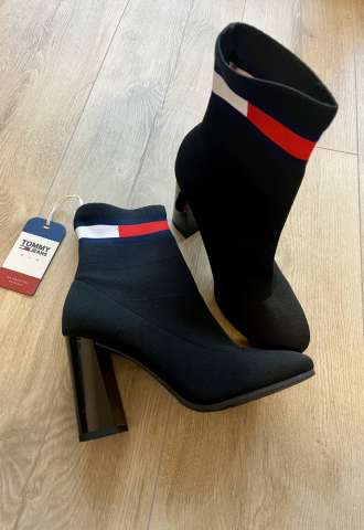 https://www.vipluxury.sk/Tommy Jeans kotníkové čižmy 37