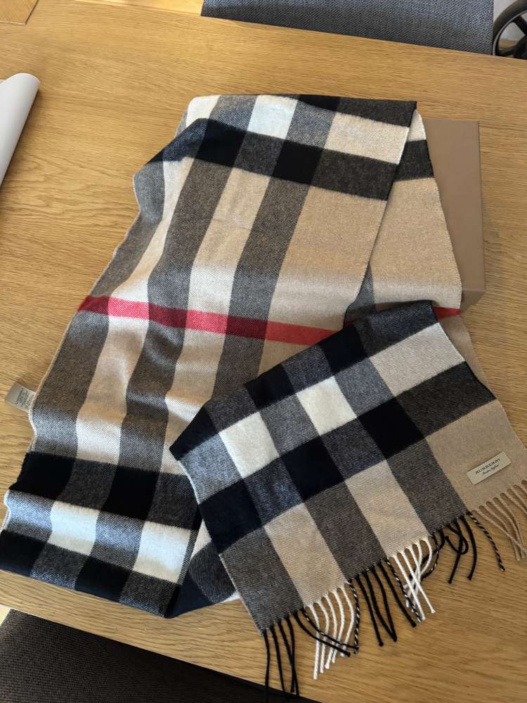 Šala Burberry