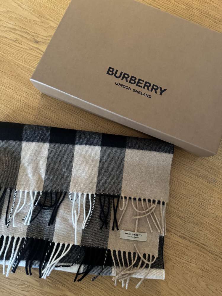 Šala Burberry