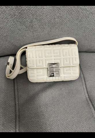 https://www.vipluxury.sk/Kabelka Givenchy