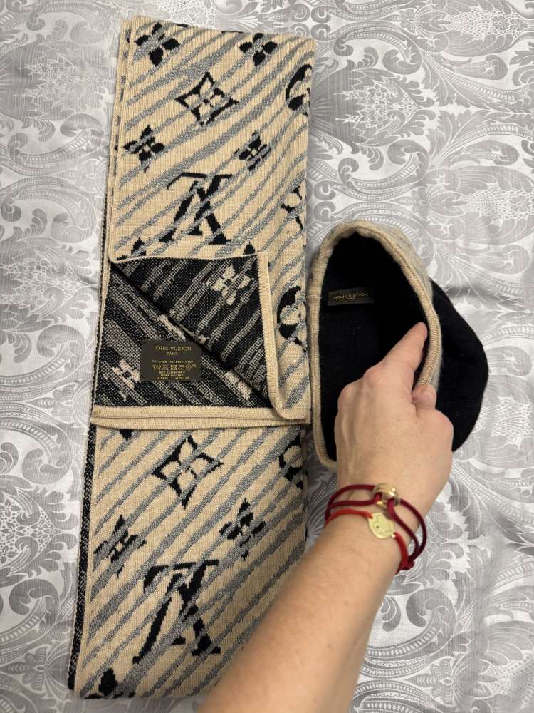 Čepice a šála Louis Vuitton