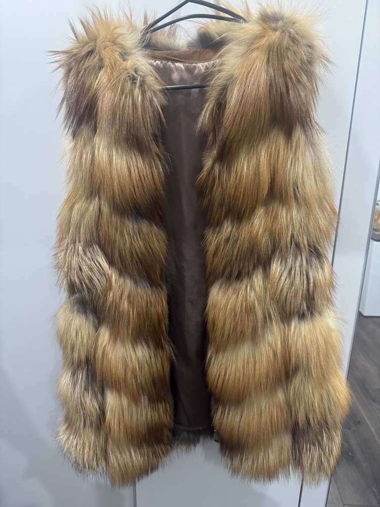 Kozusinova vesta z lisky