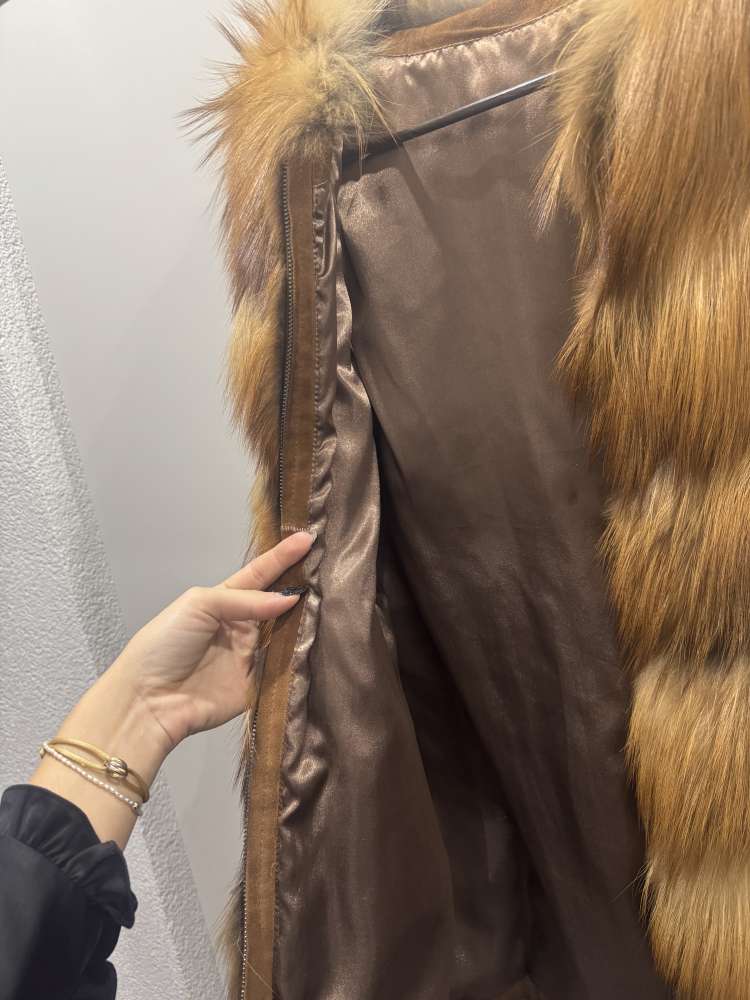 Kozusinova vesta z lisky