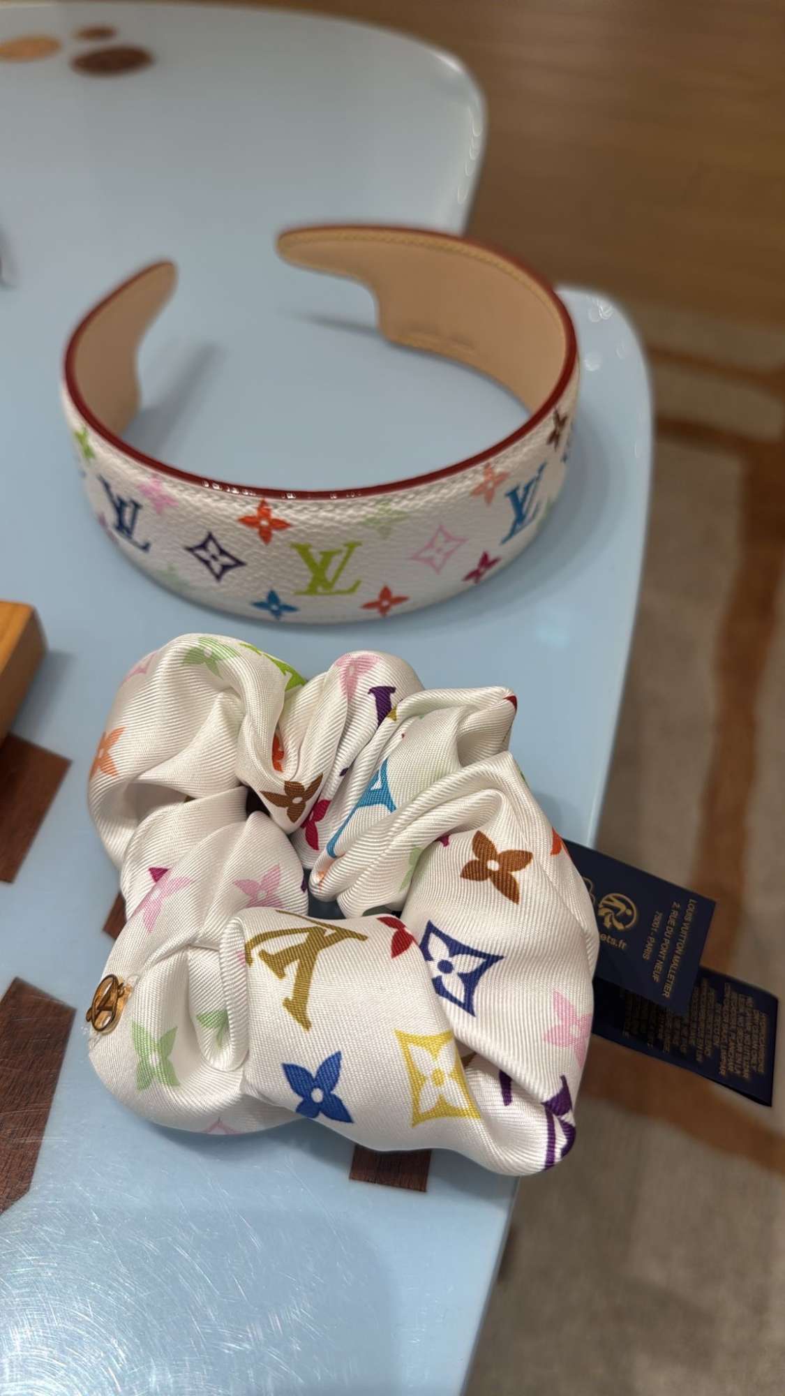 Louis Vuitton Murakami gumicka do vlasov