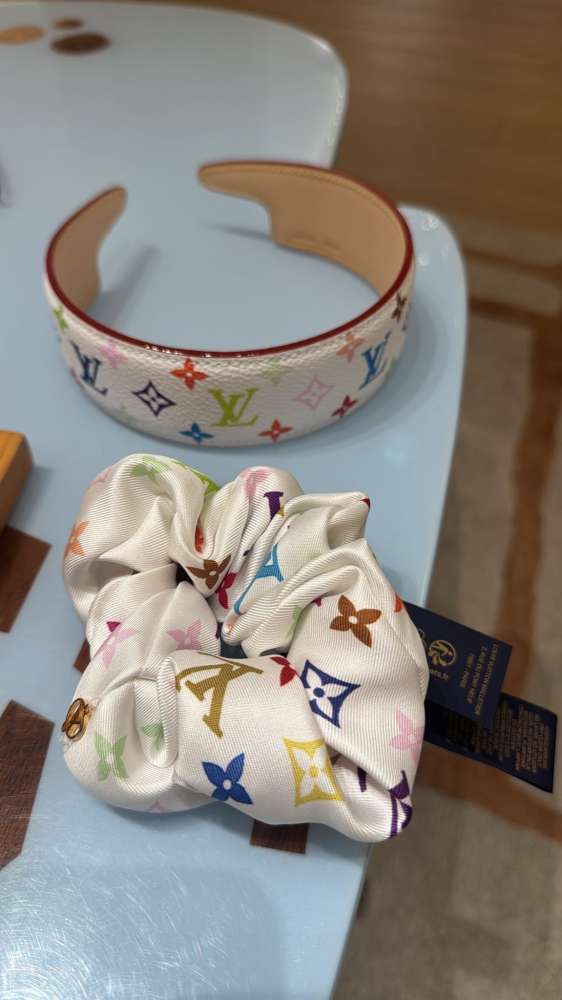 Louis Vuitton Murakami gumicka do vlasov