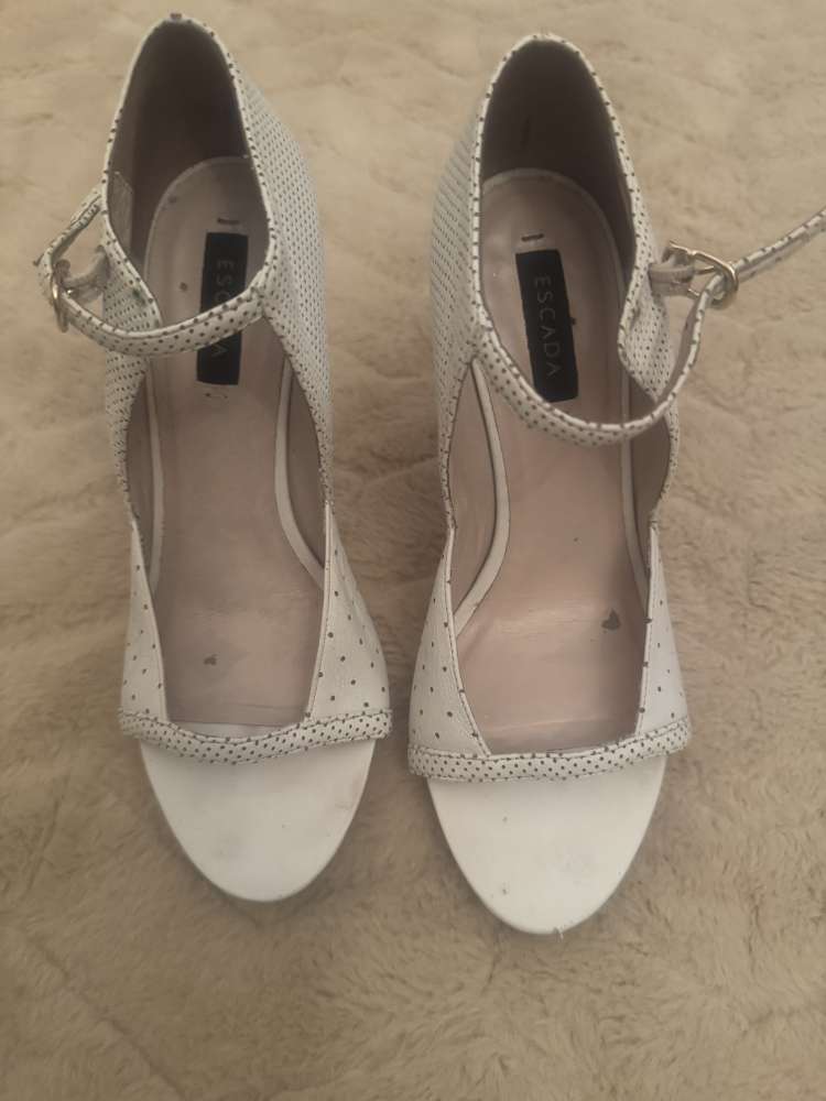 Sandále Escada biele veľkosť 36