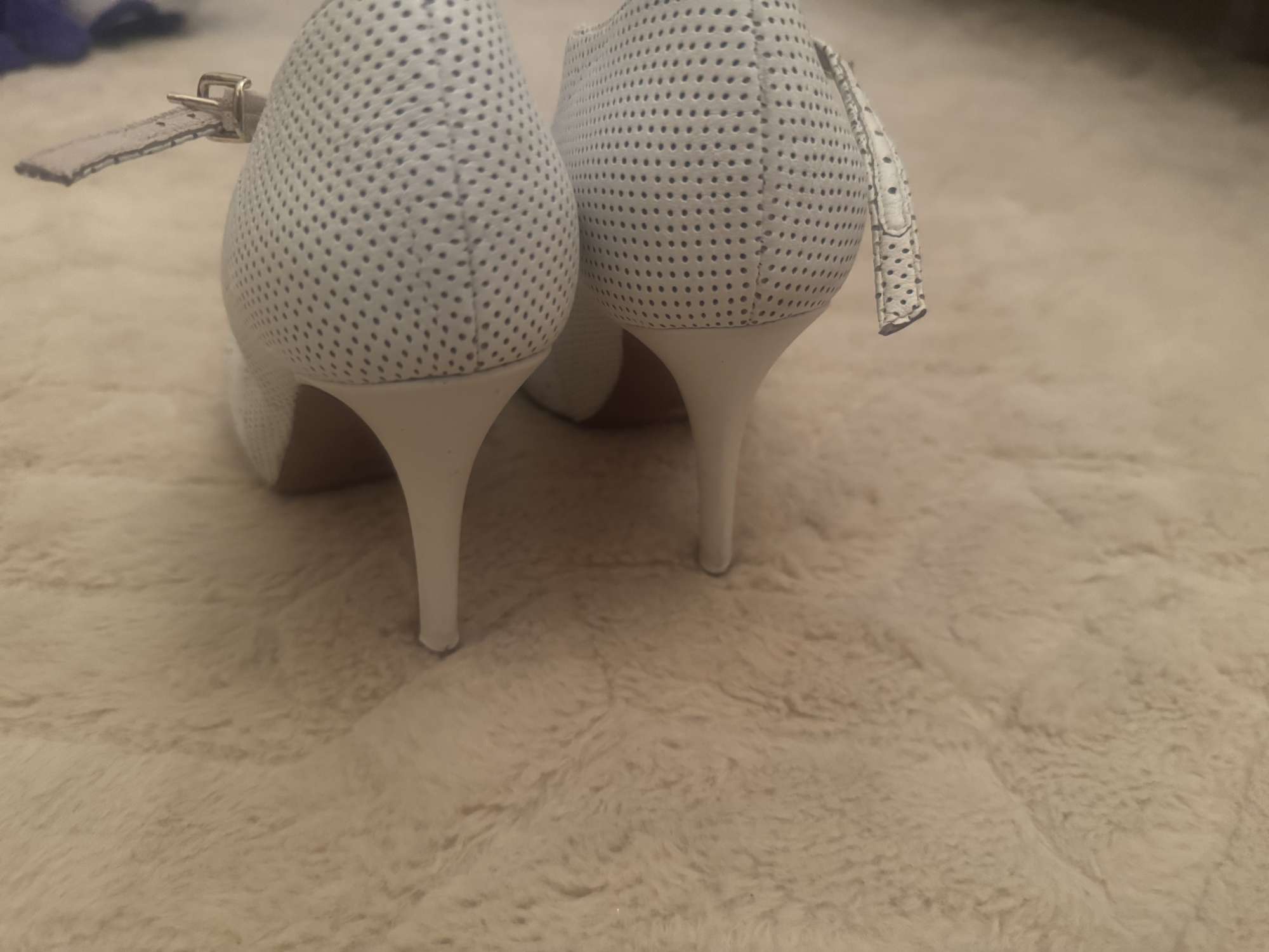 Sandále Escada biele veľkosť 36