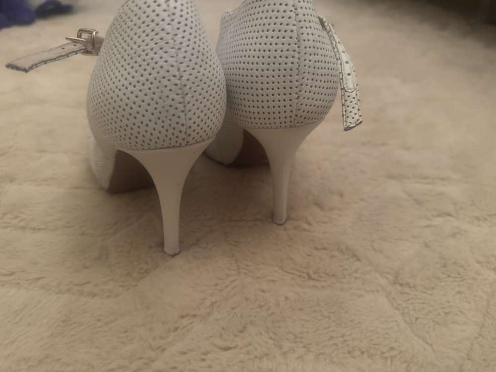 Sandále Escada biele veľkosť 36