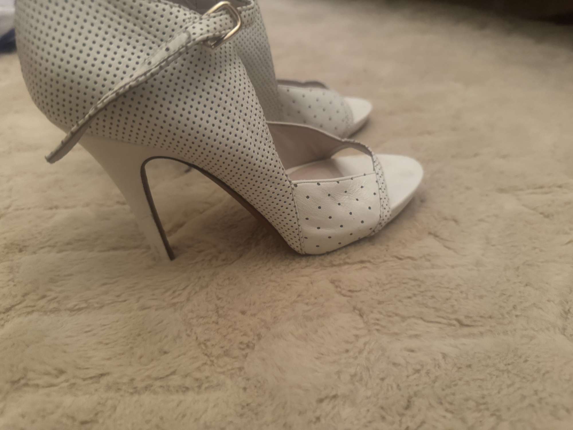 Sandále Escada biele veľkosť 36