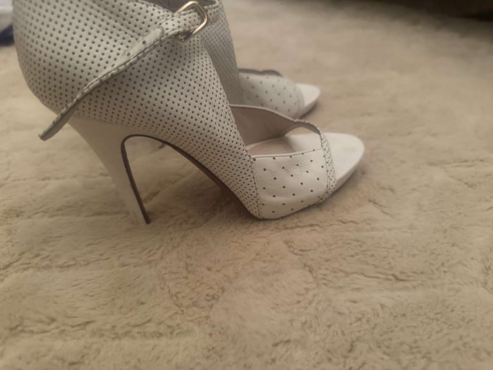 Sandále Escada biele veľkosť 36