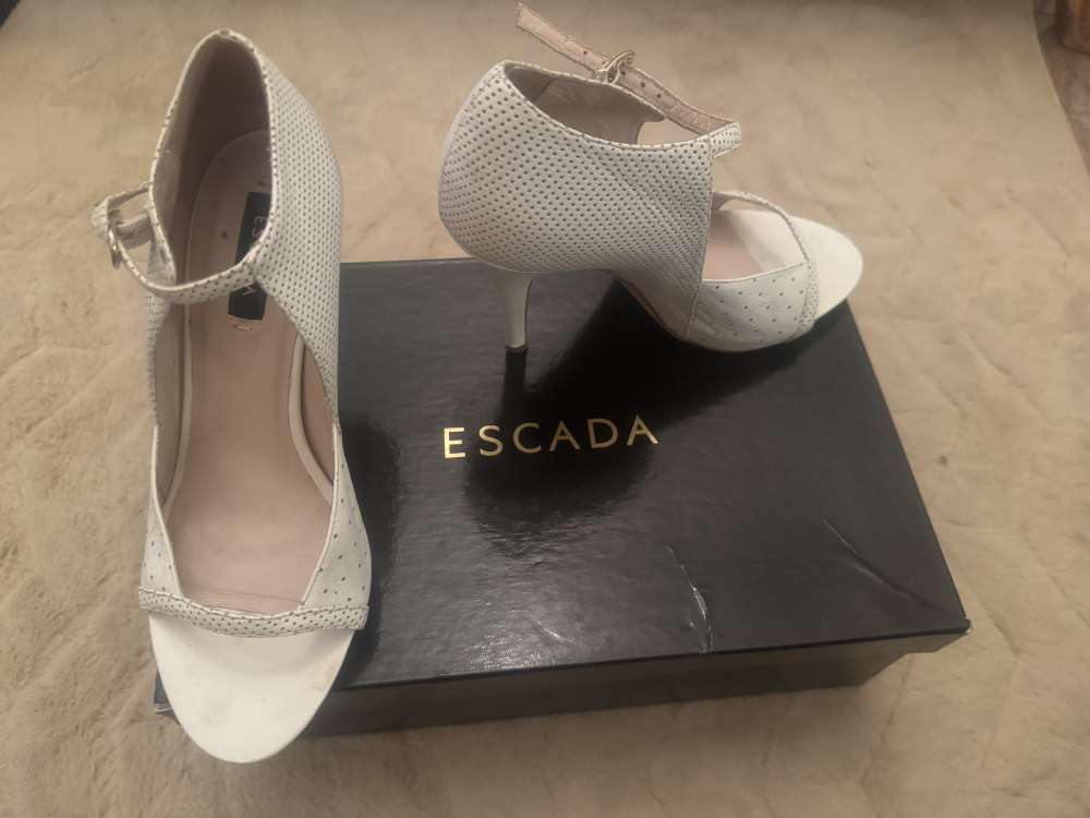Sandále Escada biele veľkosť 36