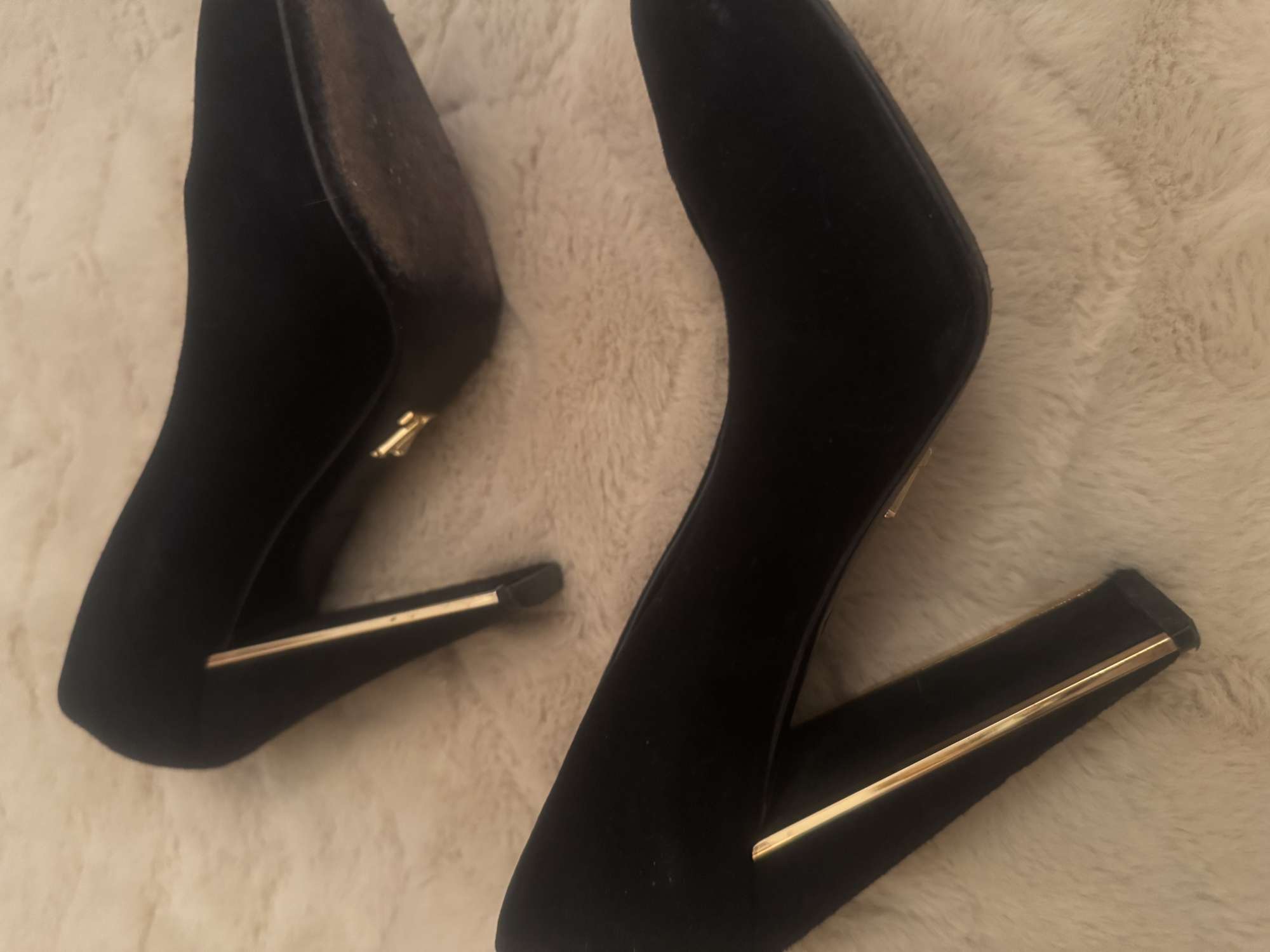 LV semišové topánky čiernej farby