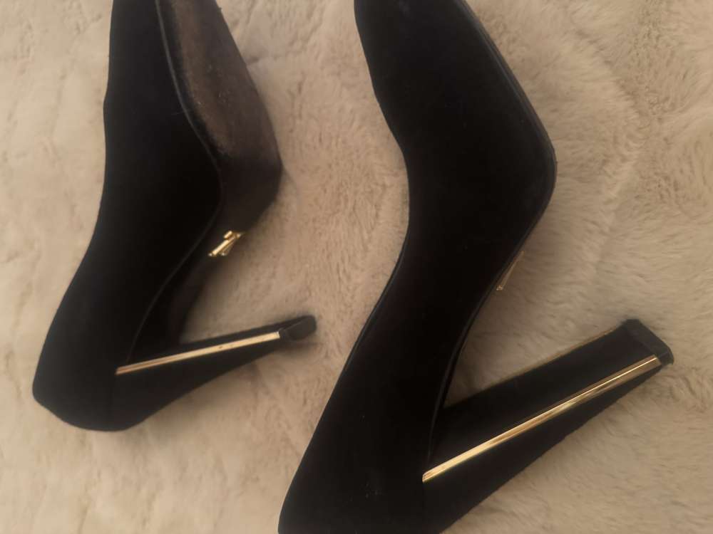 LV semišové topánky čiernej farby