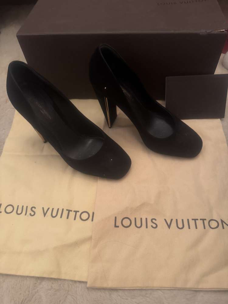 LV semišové topánky čiernej farby